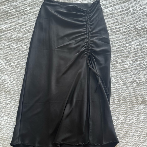 Black satin midi skirt with slit - Picture 2 of 4
